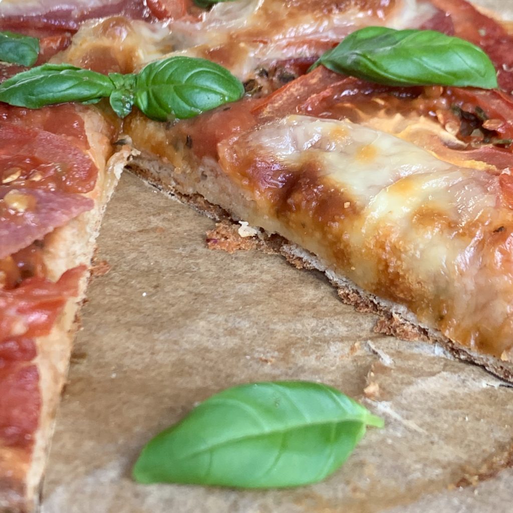 Proteinreiche Salami Pizza – selbstkreiert