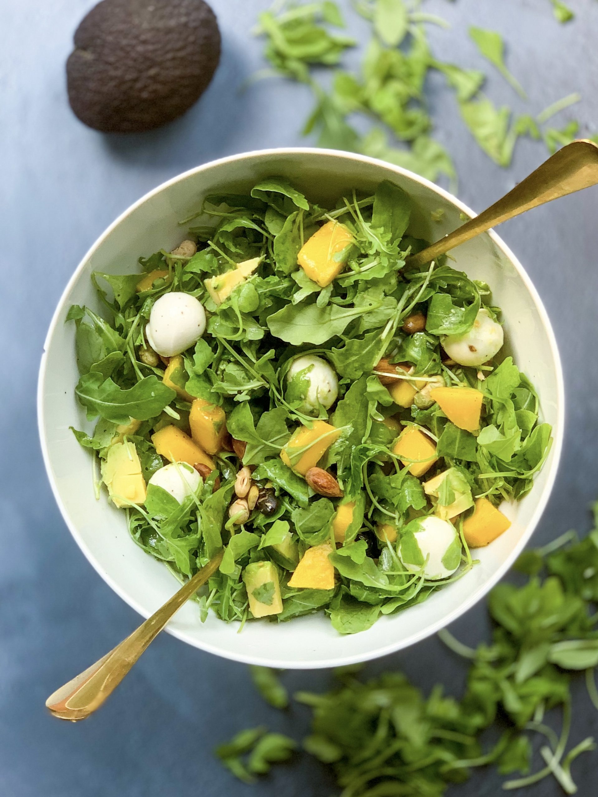 Sommersalat mit Avocado und Mango – selbstkreiert